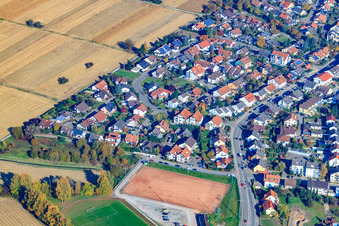 Vue aérienne de Terrain dur du SV Hagenbach sur la Scharfeneckstraße à Hagenbach dans le département Rhénanie-Palatinat, Allemagne