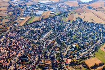 Vue aérienne de Centre-ville depuis le nord-ouest à Hagenbach dans le département Rhénanie-Palatinat, Allemagne