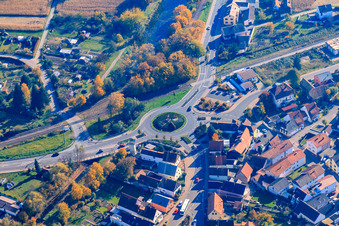 Vue aérienne de Rond-point en direction de Berg à Hagenbach dans le département Rhénanie-Palatinat, Allemagne