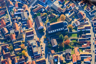 Vue aérienne de Sparkasse Südpfalz sur Ludwigstr à Hagenbach dans le département Rhénanie-Palatinat, Allemagne