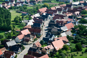 Vue d'oiseau de Schleithal dans le département Bas Rhin, France
