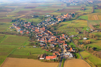 Vue aérienne de Vue du village depuis l'est à Oberhausen dans le département Rhénanie-Palatinat, Allemagne
