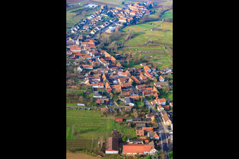 Vue aérienne de Vue du village depuis l'est à Oberhausen dans le département Rhénanie-Palatinat, Allemagne