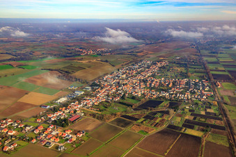 Vue aérienne de Vue du village depuis le sud-ouest à Steinfeld dans le département Rhénanie-Palatinat, Allemagne