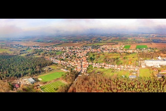 Vue aérienne de Panorama du village vu du sud-est à le quartier Schaidt in Wörth am Rhein dans le département Rhénanie-Palatinat, Allemagne