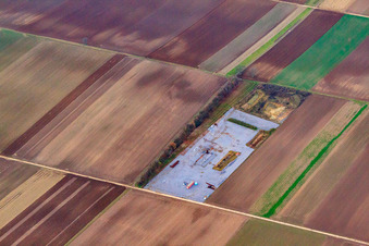 Vue aérienne de Site de forage d'essai géothermique à Rülzheim dans le département Rhénanie-Palatinat, Allemagne