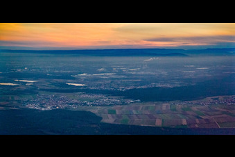 Vue aérienne de Vue de la ville depuis le nord-ouest à Rheinzabern dans le département Rhénanie-Palatinat, Allemagne