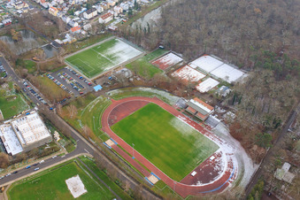 Vue aérienne de Stade Bienwald avec un peu de neige à Kandel dans le département Rhénanie-Palatinat, Allemagne