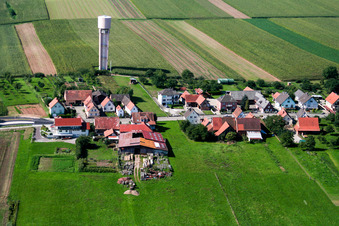 Vue d'oiseau de Schleithal dans le département Bas Rhin, France