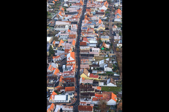 Vue aérienne de Rue principale à Kandel dans le département Rhénanie-Palatinat, Allemagne