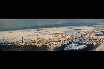 Photographie aérienne de Panorama de la ville vue du sud-ouest en hiver avec de la neige à Hatzenbühl dans le département Rhénanie-Palatinat, Allemagne