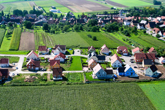 Vue d'oiseau de Niederlauterbach dans le département Bas Rhin, France