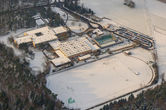 Vue aérienne de IGS Rheinzabern, Römerbergschule en hiver avec de la neige à Rheinzabern dans le département Rhénanie-Palatinat, Allemagne