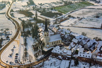 Vue aérienne de Saint-Denys à Hinterstädel en hiver sous la neige à Jockgrim dans le département Rhénanie-Palatinat, Allemagne