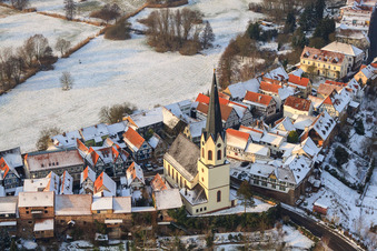 Photographie aérienne de Saint-Denys à Hinterstädel en hiver sous la neige à Jockgrim dans le département Rhénanie-Palatinat, Allemagne