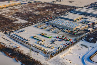 Vue aérienne de Groupe NUSS dans la zone industrielle d'Oberwald en hiver avec de la neige à Wörth am Rhein dans le département Rhénanie-Palatinat, Allemagne