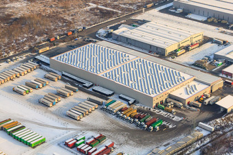 Vue aérienne de Groupe NUSS dans la zone industrielle d'Oberwald en hiver avec de la neige à Wörth am Rhein dans le département Rhénanie-Palatinat, Allemagne