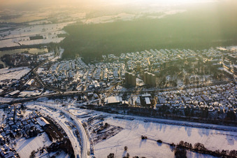 Vue aérienne de Birkenstraße en hiver avec de la neige à Wörth am Rhein dans le département Rhénanie-Palatinat, Allemagne