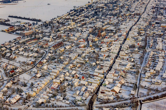 Vue aérienne de Centre-ville en hiver avec de la neige à Kandel dans le département Rhénanie-Palatinat, Allemagne