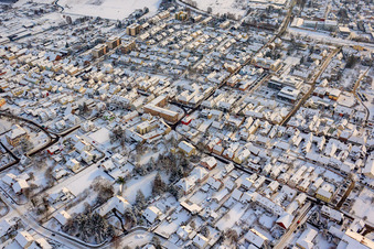 Vue aérienne de Je construis juste en hiver avec de la neige à Kandel dans le département Rhénanie-Palatinat, Allemagne