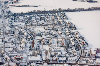 Vue aérienne de Anneau du château sous la neige à Kandel dans le département Rhénanie-Palatinat, Allemagne