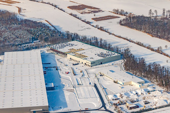Vue aérienne de Dans la neige à le quartier Minderslachen in Kandel dans le département Rhénanie-Palatinat, Allemagne