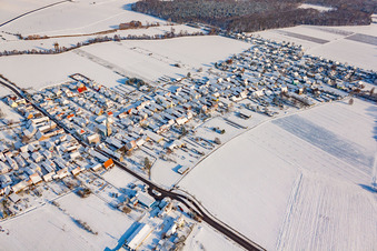 Photographie aérienne de Du sud-ouest en hiver quand il y a de la neige à Erlenbach bei Kandel dans le département Rhénanie-Palatinat, Allemagne