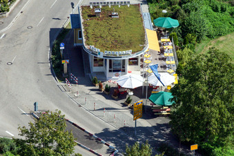 Vue aérienne de Anciennes coutumes à Lauterbourg dans le département Bas Rhin, France