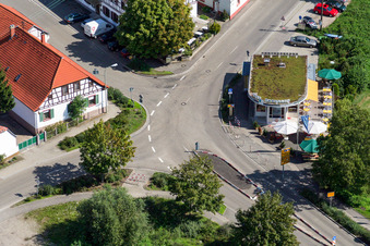 Vue aérienne de Anciennes coutumes à Lauterbourg dans le département Bas Rhin, France