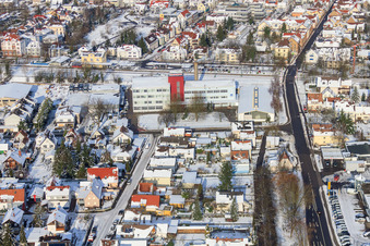 Vue aérienne de Eichenauer dans la Jahnstraße dans la neige en hiver à Kandel dans le département Rhénanie-Palatinat, Allemagne
