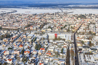 Vue aérienne de Lauterburger Straße dans la neige en hiver à Kandel dans le département Rhénanie-Palatinat, Allemagne