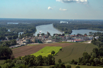 Photographie aérienne de L'industrie sur le Rhin à Lauterbourg dans le département Bas Rhin, France