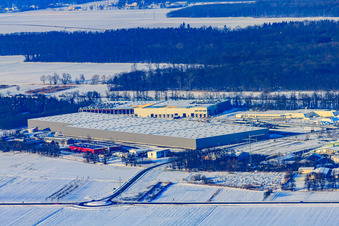 Photographie aérienne de Zone industrielle de Horst vue du sud-est sous la neige en hiver à le quartier Minderslachen in Kandel dans le département Rhénanie-Palatinat, Allemagne