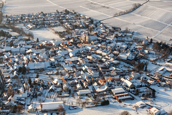Vue aérienne de Vue sur le village à le quartier Mörzheim in Landau in der Pfalz dans le département Rhénanie-Palatinat, Allemagne