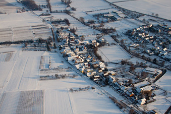 Vue aérienne de En hiver/neige à le quartier Drusweiler in Kapellen-Drusweiler dans le département Rhénanie-Palatinat, Allemagne