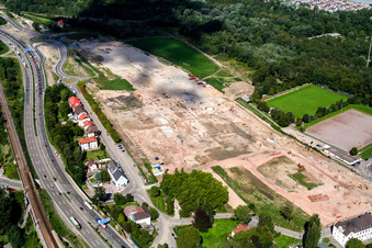 Vue aérienne de Chantier de construction du nouveau complexe immobilier du centre commercial Maximilian-Center dans le quartier Maximilian-Center à le quartier Maximiliansau in Wörth am Rhein dans le département Rhénanie-Palatinat, Allemagne