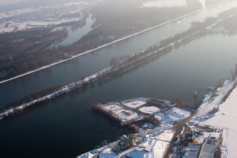 Vue aérienne de Port du Rhin à Lauterbourg dans le département Bas Rhin, France