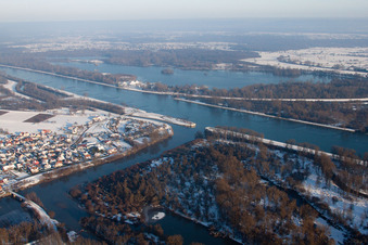 Estuaire de la Sauer à Munchhausen dans le département Bas Rhin, France d'en haut