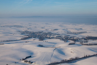 Vue oblique de En hiver quand il y a de la neige à Neewiller-près-Lauterbourg dans le département Bas Rhin, France