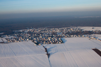 Vue aérienne de Scheibenhard dans le département Bas Rhin, France