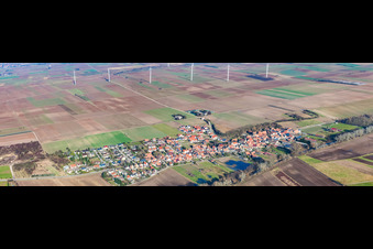 Vue aérienne de Panorama du village vu du sud à Herxheimweyher dans le département Rhénanie-Palatinat, Allemagne