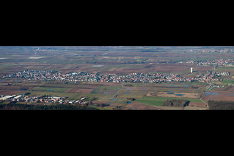 Vue aérienne de Panorama de la ville et des environs à le quartier Niederlustadt in Lustadt dans le département Rhénanie-Palatinat, Allemagne