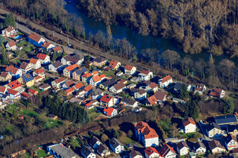 Vue aérienne de Rue Rheinfeld à Lingenfeld dans le département Rhénanie-Palatinat, Allemagne