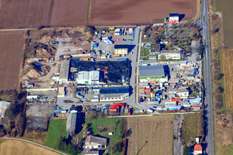 Vue aérienne de Zone commerciale Schwegenheimer Straße avec Lithonplus GmbH & Co. KG, SBN GbR Natural Stones and Transport à Lingenfeld dans le département Rhénanie-Palatinat, Allemagne