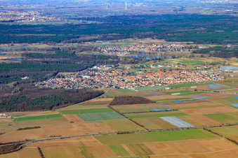 Vue aérienne de Vue de la ville depuis le sud à Harthausen dans le département Rhénanie-Palatinat, Allemagne