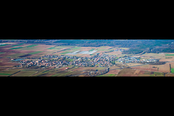 Vue aérienne de Panorama de la ville et des environs à Schwegenheim dans le département Rhénanie-Palatinat, Allemagne