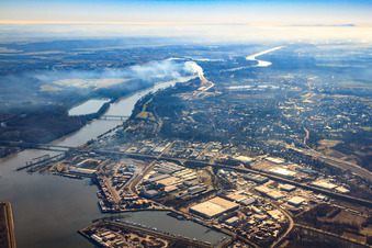 Vue aérienne de Port Germersheim depuis le nord à Germersheim dans le département Rhénanie-Palatinat, Allemagne
