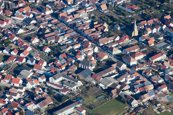 Quartier Mechtersheim in Römerberg dans le département Rhénanie-Palatinat, Allemagne du point de vue du drone