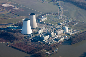 Centrale nucléaire à Philippsburg dans le département Bade-Wurtemberg, Allemagne depuis l'avion