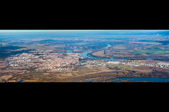 Vue aérienne de Panorama de la ville vue du sud à Speyer dans le département Rhénanie-Palatinat, Allemagne